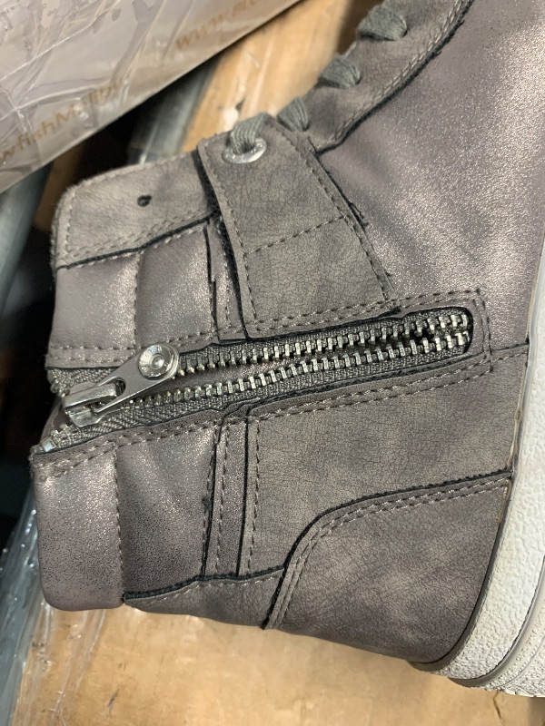 Photo 1 of ****BOTH ZIPPERS BROKEN****
Blowfish Malibu Womens Waverly High Top Sneaker Grey 10 M