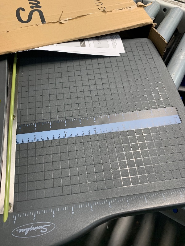 Photo 1 of (only one) Swingline ClassicCut Lite 10-Sheet Paper Trimmer TRIMMER,12",ECONOMY,GY WCC78RG 