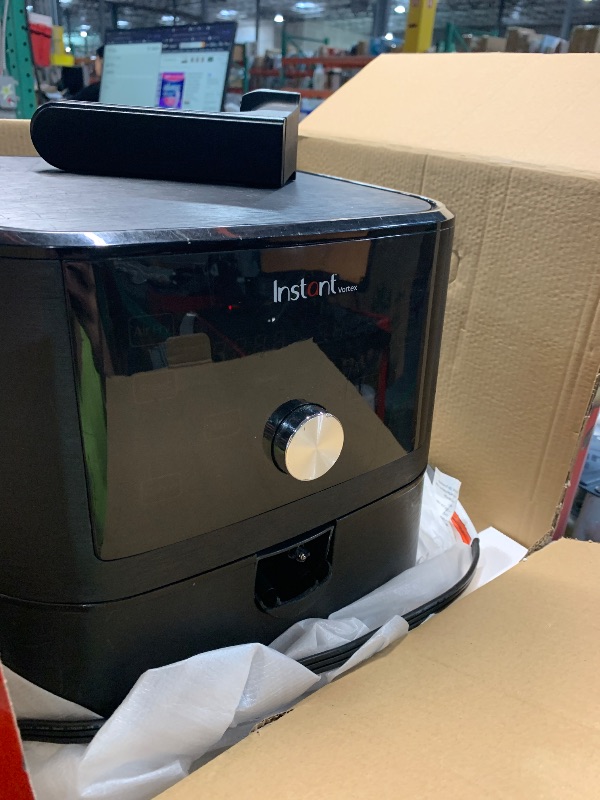 Photo 1 of (broken handle) Instant Pot Vortex 6QT XL Air Fryer, 4-in-1 Functions that Crisps, Roasts, Reheats, Bakes for Quick Easy Meals, 100+ In-App Recipes