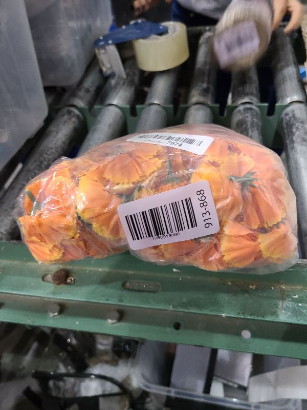 Photo 1 of 100PCS Marigold Flower Heads with Stems – Artificial Cempasuchil Flowers for Día de Los Muertos Altar, Day of The Dead Decorations, Halloween, Mexican Party, DIY Garland & Wreath Décor?Orange?