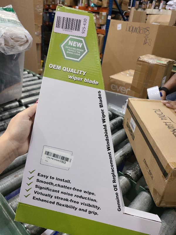 Photo 1 of 2 x OEM Quality Wiper Blades for 2003-2009 Mercedes-Benz C CLK Class CLK320 CLK500 CLK55 C230 C240 C280 C350, OE Genuine Style (22" + 22" Front Wiper Blades)