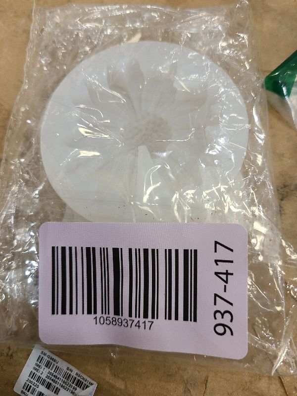 Photo 1 of 2 PCS Daisy Flower Silicone Molds, Chrysanthemum Resin Candle Molds, 3D Flower Fondant Mold for DIY Cake Chocolate Soap Wax Clay Craft Decoration (Daisy)