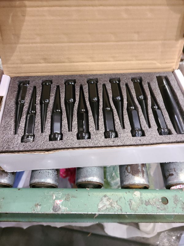 Photo 1 of 14mmx1.5 Spike Lug Nuts for Chevy Silverado 1500, Black 4.4" Tall Conical Bulge Seat Spiked Lug Nuts 6x5.5 Chevy, Conical Bulge Seat Nut with 1 Socket Key Fit Sierra 1500 F150 Expedition Ram 1500 6Lug