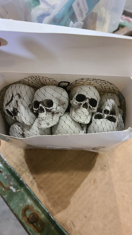 Photo 1 of 20 Pieces Mini Halloween Skulls Heads Plastic Miniature Skulls Skeleton Heads Decorations in Mesh Bag Realistic Props Crafts for Halloween Party Bar Home Table Decor