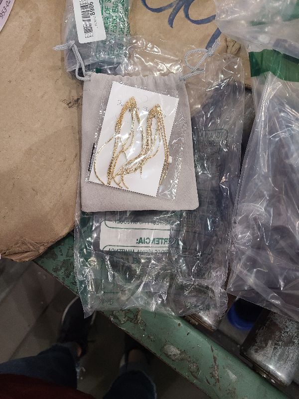 Photo 1 of 2025 Vintage Long Metal Chain Tassel Clip On Earrings Bohemian Geometric Without Piercing Ear Clips For Women Party Jewelry Gift Fashion Trendy Accessories Creative
