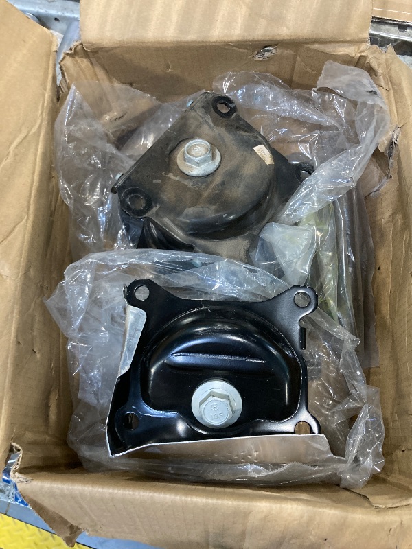 Photo 1 of ***used*** Set of 3, Front Left & Right Engine Motor Mount & Trans Mount Compatible with 2014-2018 Sliverado Sierra 1500 V8, 2015-2020 Escalade Suburban Tahoe Yukon XL 4WD, Replace OE: 84175582, 84175583, A2638