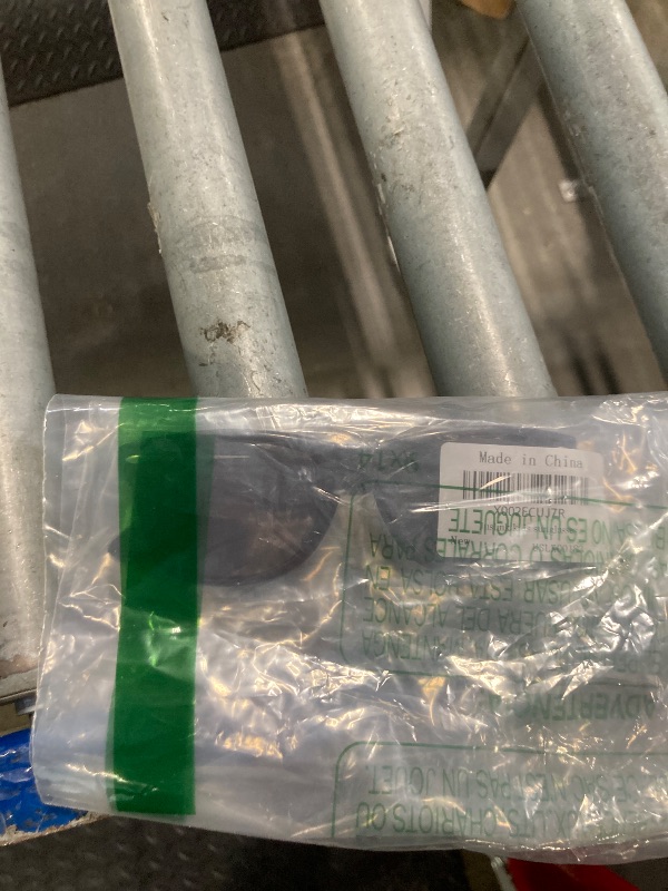 Photo 1 of ***Only 1***
JUSLINK Toddler Sunglasses, Polarized Flexible Boys Girl Baby and Kids Sunglasses Age 2 to 10 (2 Black)