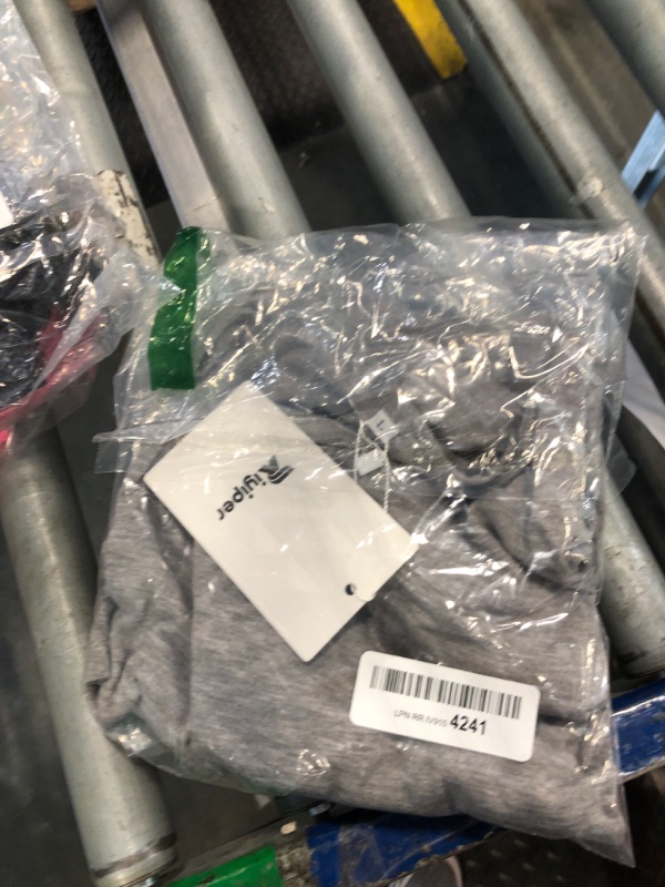 Photo 1 of ***Only 1***
Riyiper 3 Pack Women's Crewneck Tshirts, Casual Summer Loose Tees Basic Short Sleeve Tops Classic Plain Tees Tops for Ladies (Black, Army Green, Light Heather Gray,Large)