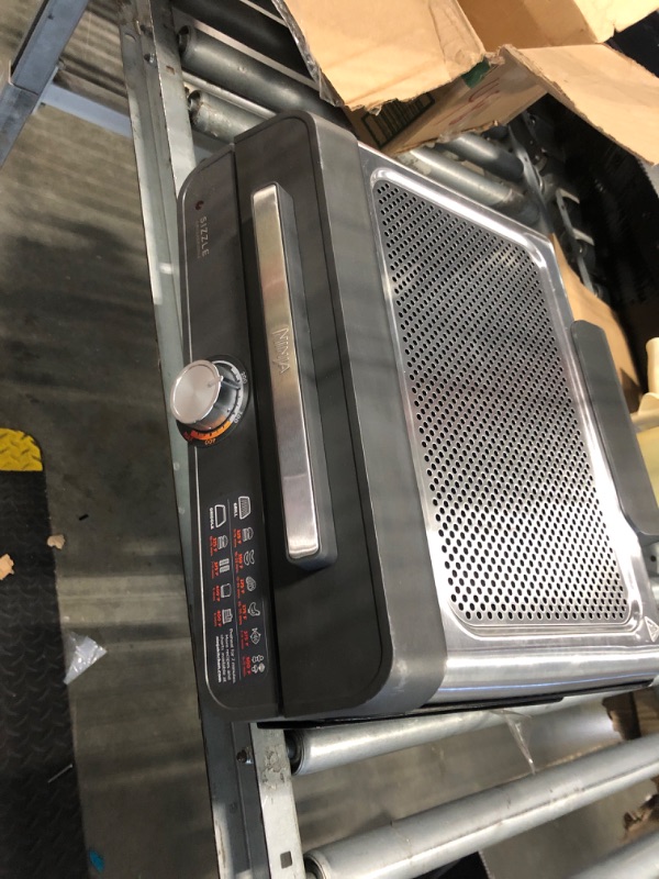 Photo 1 of ***NO TRA INCLUDED******Ninja Griddle and Indoor Grill, 14’’, Electric Grill, For Steak, Burgers, Salmon, Veggies, and More, Pancake Griddle, Nonstick, Dishwasher Safe, 500F, Even Cooking, Silver, GR101