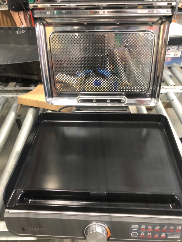 Photo 1 of ***NO TRA INCLUDED******Ninja Griddle and Indoor Grill, 14’’, Electric Grill, For Steak, Burgers, Salmon, Veggies, and More, Pancake Griddle, Nonstick, Dishwasher Safe, 500F, Even Cooking, Silver, GR101