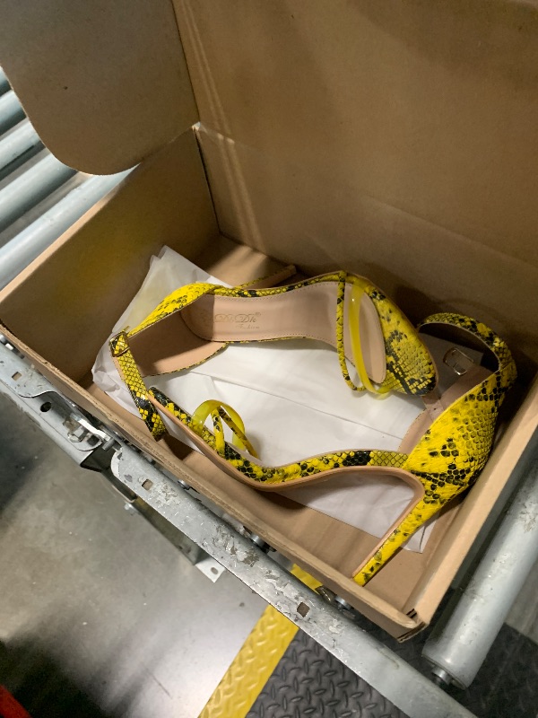 Photo 1 of  Womens Yellow Snake Skin Heels Size:???