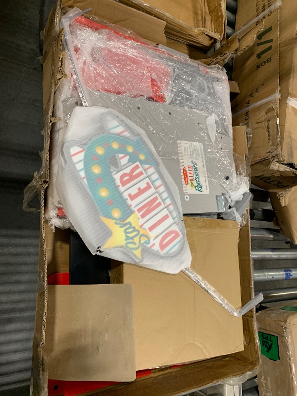 Photo 1 of ** SOME DAMAGED PARTS, MOSTLY CORNERS**
Melissa & Doug Star Diner Restaurant