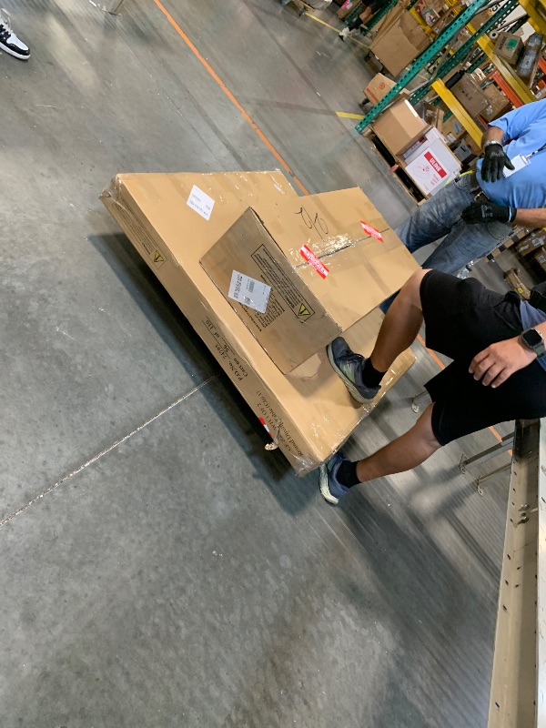 Photo 1 of  **SOLD AS IS/NO REFUND** retail:$600
Crosley Furniture Shelby 5-Piece Traditional Round Dining Table Set for 4, Distressed White