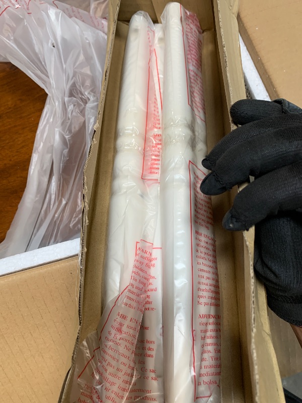 Photo 1 of  **SOLD AS IS/NO REFUND** retail:$600
Crosley Furniture Shelby 5-Piece Traditional Round Dining Table Set for 4, Distressed White