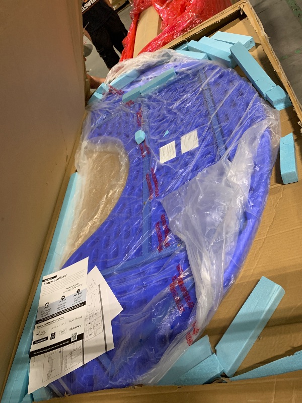 Photo 1 of ** missing table legs*
Flash Furniture 35''W x 65''L Half-Moon Blue Plastic Height Adjustable Activity Table