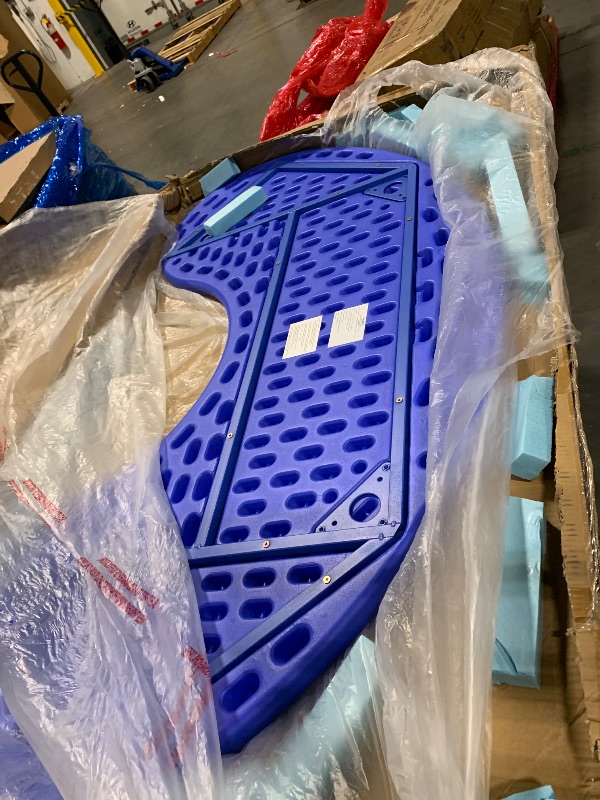 Photo 1 of ** missing table legs*
Flash Furniture 35''W x 65''L Half-Moon Blue Plastic Height Adjustable Activity Table