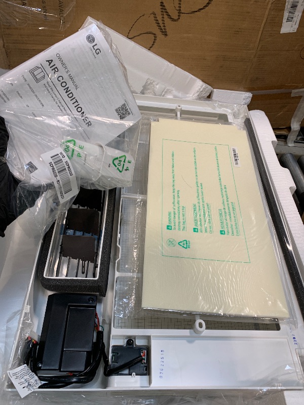 Photo 1 of ** unable to test, do not have correct plug type**
LG 23,500 BTU Dual Inverter Smart Window Air Conditioner, 230V, Air Conditioner Cools Rooms up to 1,440 Sq. Ft., Ultra Quiet Operation, with LG ThinQ, Amazon Alexa & Hey Google, White