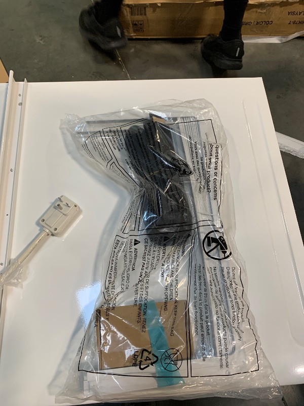 Photo 1 of ** unable to test, do not have correct plug type**
LG 23,500 BTU Dual Inverter Smart Window Air Conditioner, 230V, Air Conditioner Cools Rooms up to 1,440 Sq. Ft., Ultra Quiet Operation, with LG ThinQ, Amazon Alexa & Hey Google, White