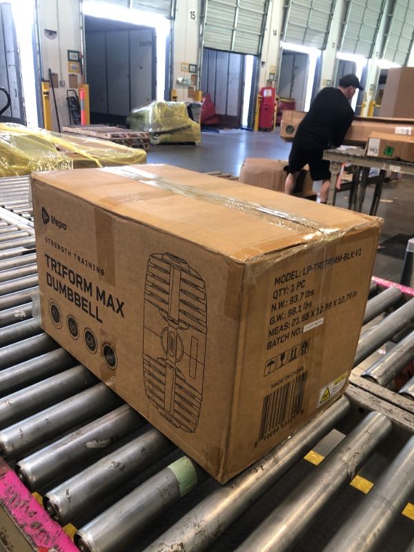 Photo 1 of **** BRAND NEW ITEM **** Lifepro Triform max Dumbbells Adjustable Weight, Compact Quick Dumbbells - Black