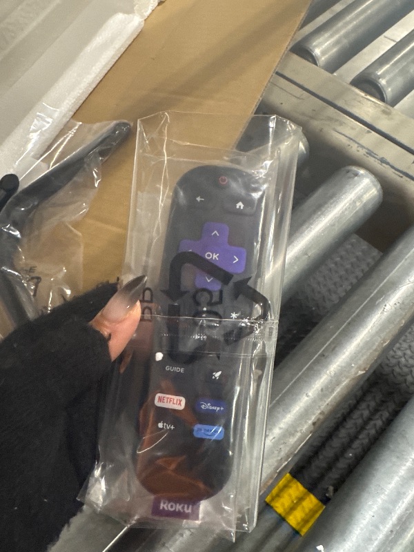 Photo 1 of ******IT TURNS ON PERFECTLY.******* Roku Smart TV 2025 – 43-Inch Select Series, 4K HDR TV – RokuTV with Enhanced Voice Remote – Flat Screen LED Television with Wi-Fi for Streaming Live Local News, Sports, Family Entertainment