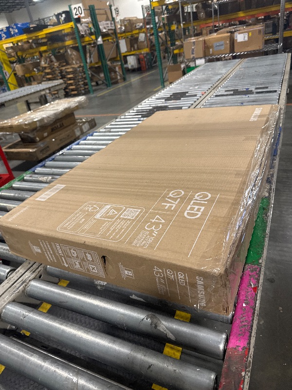 Photo 1 of *****IT TURNS ON PERFECTLY.****** Samsung 43-Inch Class QLED Q7F Series Samsung Vision AI Smart TV (2025 Model, 43Q7F) Quantum HDR, Object Tracking Sound Lite, Q4 AI Gen1 Processor, 4K upscaling, Gaming Hub, Alexa Built-in