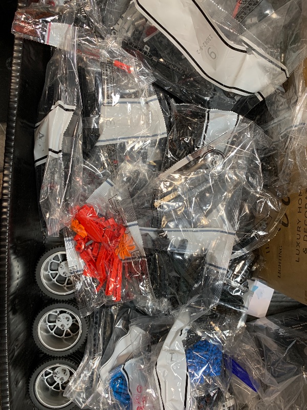 Photo 1 of ***A wheel is missing***Mould King 13082 Pickup Truck Block Kits Model, MOC Building Blocks Set to Build, Gift for Age 14+/Adult Collections Enthusiasts(3695 Pieces, with Motor/APP Remote Control)