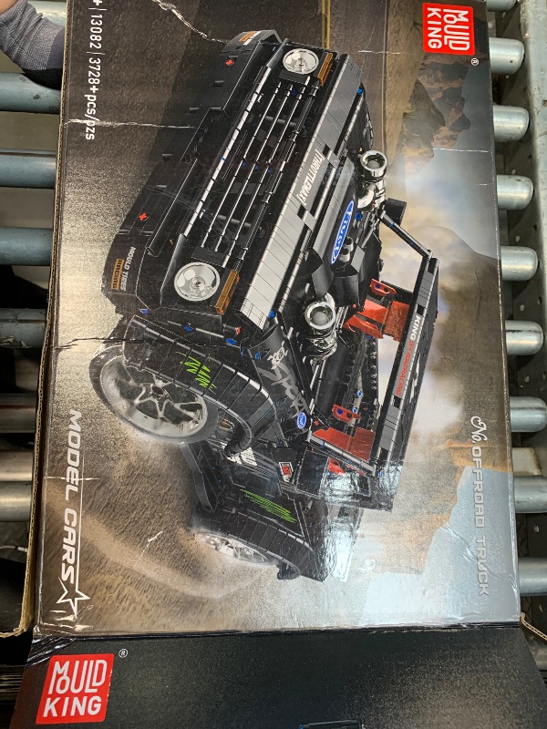Photo 1 of ***A wheel is missing***Mould King 13082 Pickup Truck Block Kits Model, MOC Building Blocks Set to Build, Gift for Age 14+/Adult Collections Enthusiasts(3695 Pieces, with Motor/APP Remote Control)