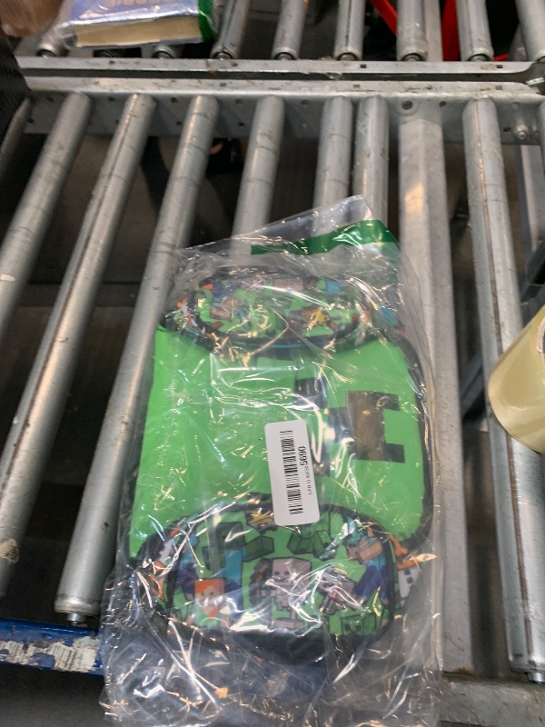 Photo 1 of ***DAMAGED ZIP** Minecraft Insulated Lunch Bag for Kids Creeper Lunchbox for Boys School Supplies Food Carrier Snacks Picnic Beach Days Travel Gamer Gifts for Kids (Multi)