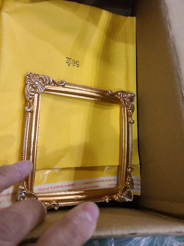 Photo 1 of 12 Pcs Mini Gold Frames Vintage Resin Picture Frame Flower Oval Rectangle Baroque Antique Small Gold Frames Resin Jewelry Display Table Frame for Christmas DIY Jewelry Home Wedding Holiday Party Decor