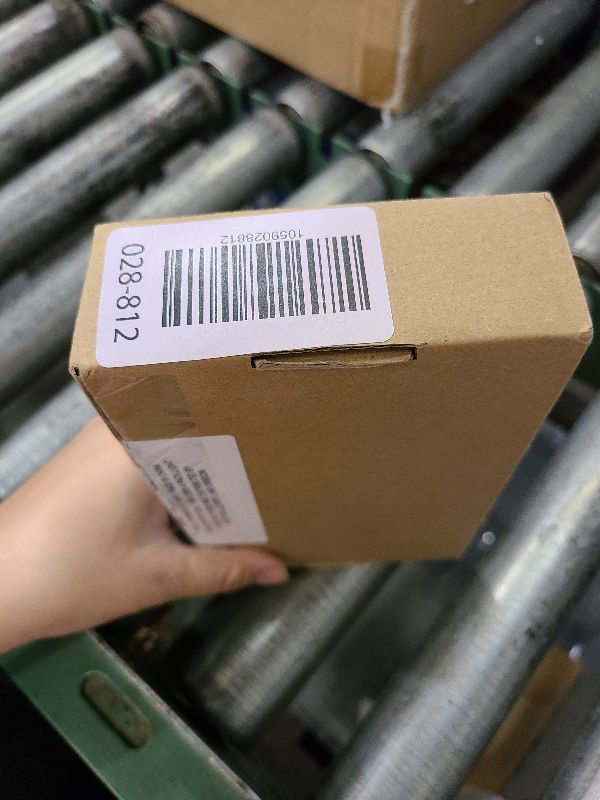 Photo 1 of 4 Large Quilt Hangers for Wall for Display, Wooden Rug Hangers for Wall Hangings, Decorate with Your Blanket and Tapestry Hangers (Light, 4 Large Clips with Hardware)