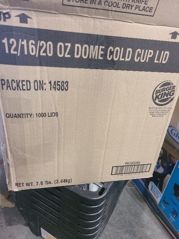 Photo 1 of 1000 clear dome Lids for 16 oz cups. 