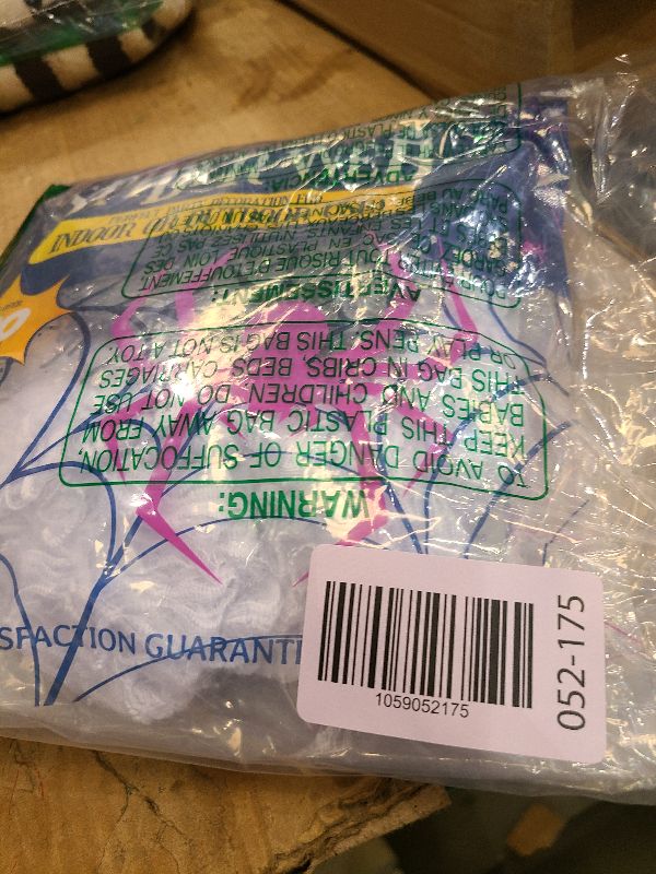 Photo 1 of 1000 sqft Spider Webs Halloween Decorations with 77 Fake Spiders, Super Stretch Cobwebs for Halloween Indoor and Outdoor Decor