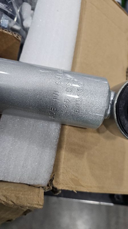 Photo 1 of ***PARTS ONLY***Rough Country 3.5" Suspension Lift Kit with N3 Struts/N3 Shocks for Chevy Silverado & GMC Sierra 1500 (2014-2018 w/Stock Cast Alu or Stamped Steel Control Arms)