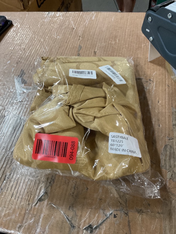 Photo 1 of (BAGGED) Jacquard Tablecloth Flower Pattern Polyester Table Cloth Spill Proof Dust-Proof Table Cover for Kitchen Dining Tabletop Decoration (Rectangle, 60" x 120" (10-12 Seats), Gold)