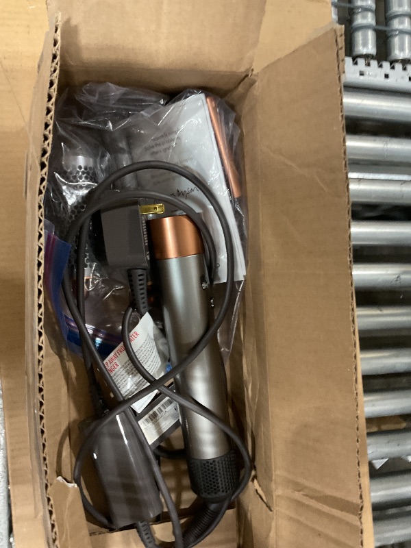 Photo 1 of ****POWERS ON**FOR PARTS ONLY*****
Dyson Airwrap 