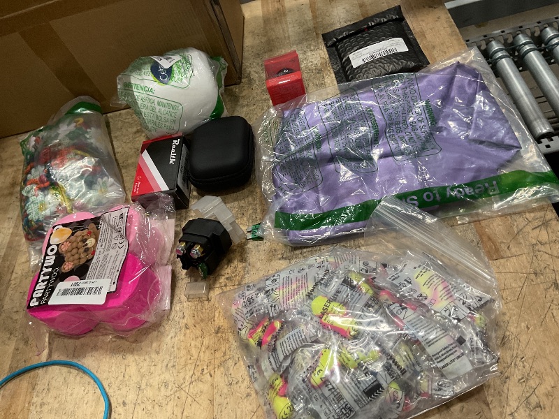 Photo 1 of ***Bundle of miscellaneous home goods   