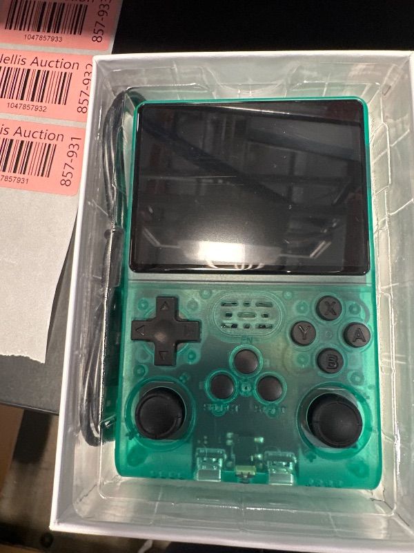 Photo 1 of 30000 Games in 1Handheld Game Console,3.5-Inch IPS Screen Retro Gaming Console,30000 Classic Games, 3800mAh,20?Mainstream Emulator,Built-in 256G TF Card