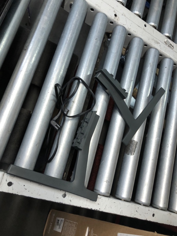 Photo 1 of ***DAMAGED - TOP RIGHT OF SCREEN CRACKED - BLACKED OUT ON RIGHT SIDE - SEE PICTURES - MISSING REMOTE***
Samsung 55-Inch Class Crystal UHD 4K DU7200 Series HDR Smart TV w/Object Tracking Sound Lite, PurColor, Motion Xcelerator, Mega Contrast, Q-Symphony (U