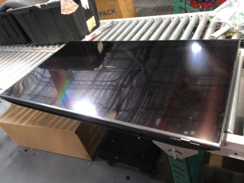 Photo 1 of ***DAMAGED - TOP RIGHT OF SCREEN CRACKED - BLACKED OUT ON RIGHT SIDE - SEE PICTURES - MISSING REMOTE***
Samsung 55-Inch Class Crystal UHD 4K DU7200 Series HDR Smart TV w/Object Tracking Sound Lite, PurColor, Motion Xcelerator, Mega Contrast, Q-Symphony (U