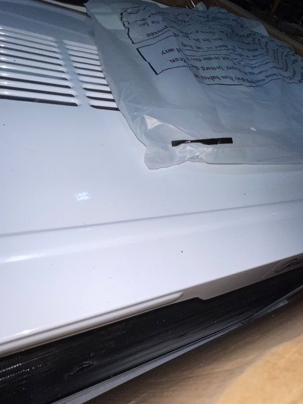 Photo 1 of *************FOR PARTS ONLY, DOES NOT COOL*********************
Midea 12,000 BTU EasyCool Window Air Conditioner, Dehumidifier and Fan - Cool, Circulate and Dehumidify up to 550 Sq. Ft., Reusable Filter, Remote ControlLPNRRIM2981183

