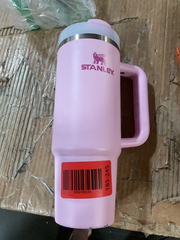 Photo 1 of * a little chipped at the bottom *
Stanley Quencher H2.0 Tumbler with Handle and Straw 30 oz | Flowstate 3-Position Lid | Cup Holder Compatible for Travel | Insulated Stainless Steel Cup | BPA-Free | Cherry Blossom