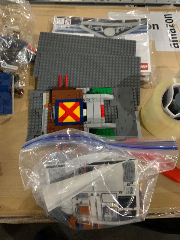 Photo 1 of ***PARTIAL SET***LEGO Marvel X-Men The X-Mansion Building Set - Marvel Collectibles DIY Craft Kit for Adults, Ages 18+ - Buildable Xavier Institute with 10 Minifigures - Gift Idea for Superhero Fans - 76294