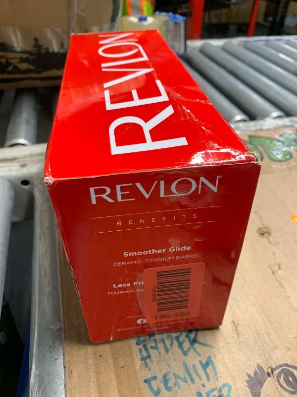 Photo 1 of ***MISSING ATTACHMENTS, PARTS ONLY *** REVLON One-Step Volumizer Plus Hair Dryer and Styler | More Volume, Less Damage, and More Styling Control for Easy and Fast Salon-Style Blowouts, Plus Travel Friendly (Black)