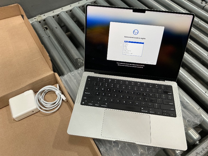 Photo 1 of *POWERS ON** Apple 2023 MacBook Pro with Apple M3 chip 14-inch, 8GB RAM, 512GB SSD Space Gray