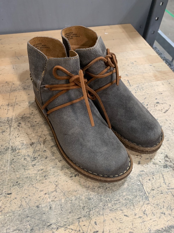 Photo 1 of ***RUNS SMALL***  BORN Women's Calyn Dk Grey 7 M