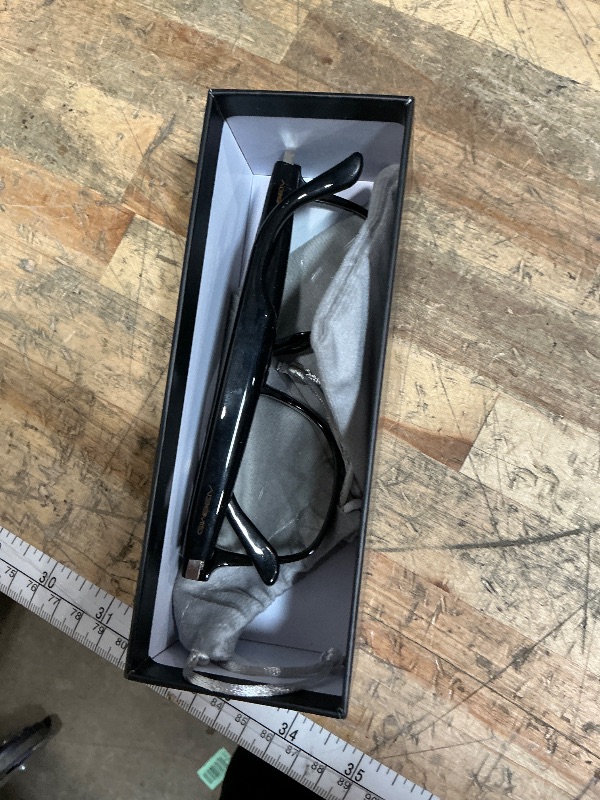 Photo 1 of *** NO CHARGER ***   AI Translation Smart Glasses with Chat GPT for Men and Women, Bluetooth Sunglasses with Translator 164 Languages and Color-Change Lens, Music Playback & Hands-Free Calls, UV & Blue Light Protection