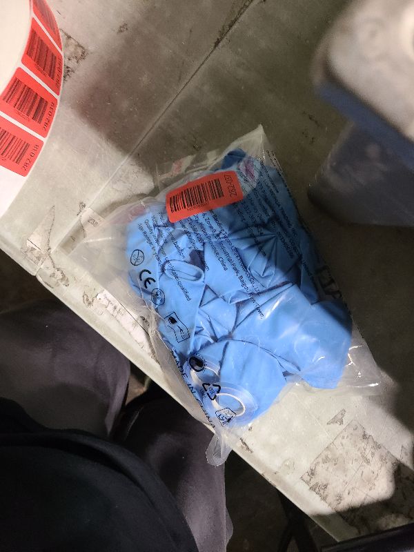 Photo 1 of 32Pcs Blue Big Balloons 18 Inch, Round Large Latex Party Balloons for Birthday Wedding Decorations. (light blue)