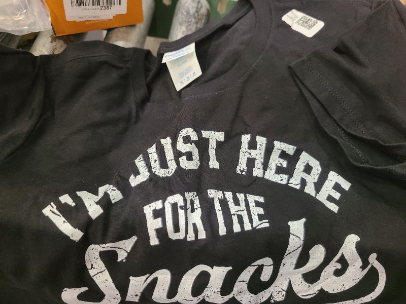 Photo 1 of  Awesome Football Fans 
I'm Just Here For The Snacks Funny Fantasy Football League T-Shirt M
