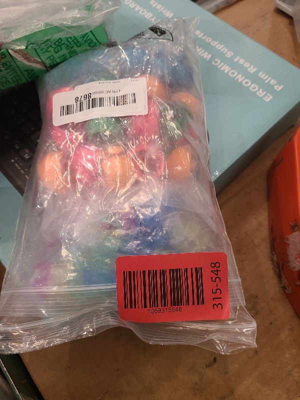 Photo 1 of 142 Pcs Bobbin Thread Organizing Clips, 70 Bobbin Holder Clips Color Thread Clips Holder, 32 Silicone Holder Bobbin Holders, 40 Bobbin Thread Holders for Quilting Sewing Machine Spool Organizing