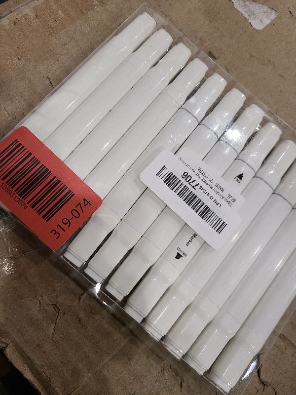 Photo 1 of 12pcs Blender Colorless Alcohol Markers Set, Blending Clear Dual Tip Alcohol Based Art Drawing Permanent Markers for Kids Students Adult Artists.